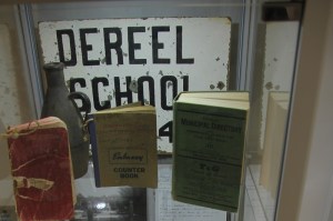 Dereel-School-sign-history-display